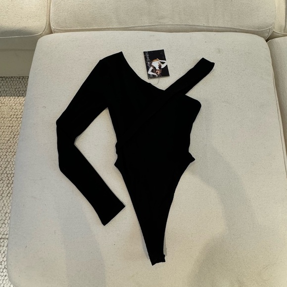 Naked Wardrobe Snatched Cold Shoulder Black Bodysuit - Size Small - Picture 3 of 3